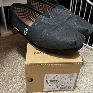 Toms Movember grey black. Size 7